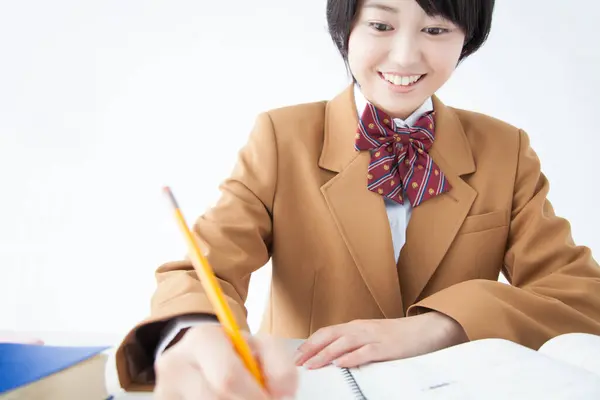Menina Asiática Vestindo Uniforme Escolar Estudando Mesa — Fotografia de Stock