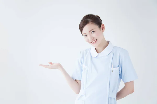 Jeune Asiatique Médecin Femme Souriant — Photo