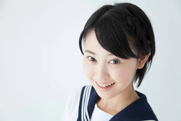 Retrato Sorrindo Menina Asiática Vestindo Uniforme Escolar Estúdio Tiro — Fotografia de Stock