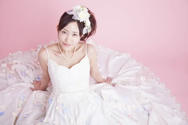 Retrato Jovem Japonesa Bela Noiva Mulher Vestido Branco — Fotografia de Stock