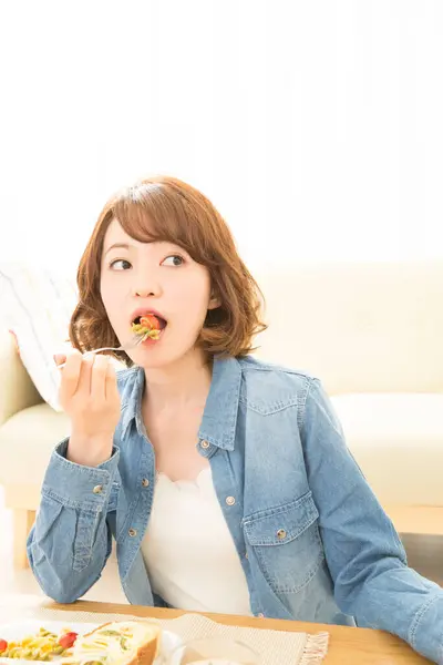 Jeune Femme Japonaise Prendre Petit Déjeuner Maison — Photo
