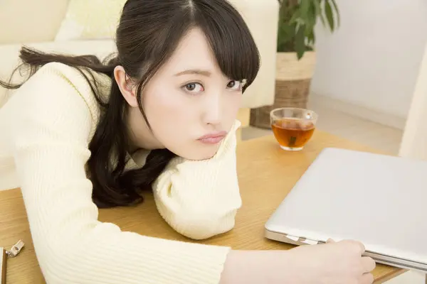 Young Asian Bored Woman Trying Work Home — Stock Photo, Image