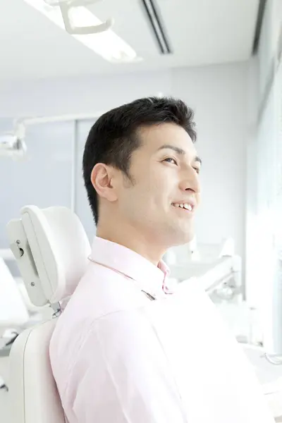 Azjata Mężczyzna Dentysta Klinika — Zdjęcie stockowe