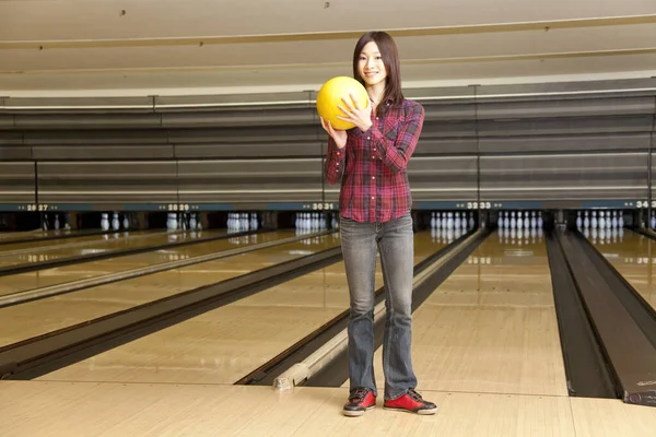 Asian Woman Holding Bowling Ball — Stock Photo, Image