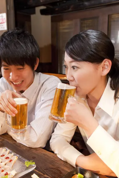 Japonští Obchodníci Pivem Baru — Stock fotografie