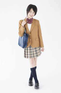 Çantası olan çekici bir kadının portresi