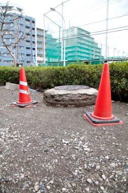 İnşaat alanındaki trafik konilerinin yakınlaştırılması