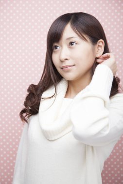 Güzel saçlı Asyalı bir kadının portresi.