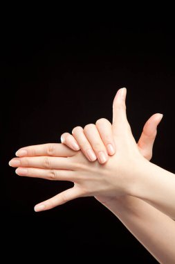 Siyah üzerine iki elin el hareketi