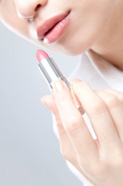 Rujlu genç bayanı kapat. 