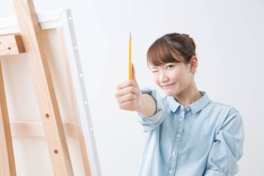 Şövaleli güzel bir Japon kadın. yaratıcılık kavramı 