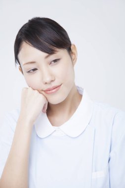 Asyalı bir kadın doktorun portresi.