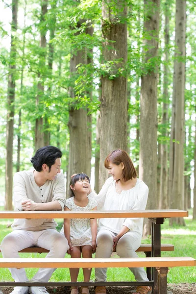 Felice Famiglia Asiatica Ritratto All Aperto Madre Padre Figlia — Foto Stock