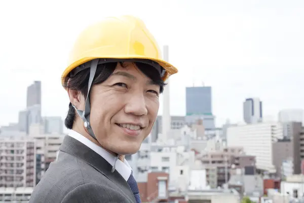 Asijský Muž Inženýr Helmě — Stock fotografie