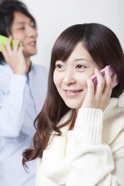 Young Asian Couple Smartphones — Stock Photo, Image
