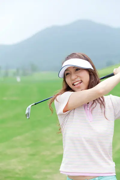アジアの女性のゴルフ — ストック写真