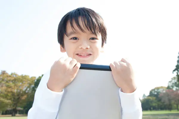 Закрыть Портрет Очаровательного Азиатского Мальчика — стоковое фото