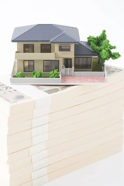 Modelo Casa Com Notas Iene Japonês Isolado Fundo — Fotografia de Stock