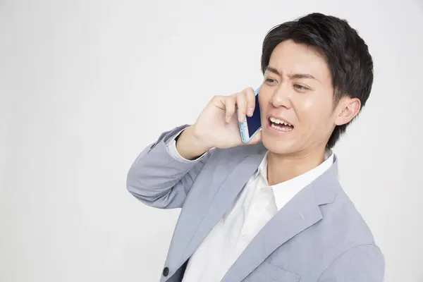 Joven Hablando Teléfono Móvil Sobre Fondo Blanco — Foto de Stock