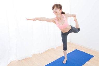 Güzel Asyalı kadın eğitimi.