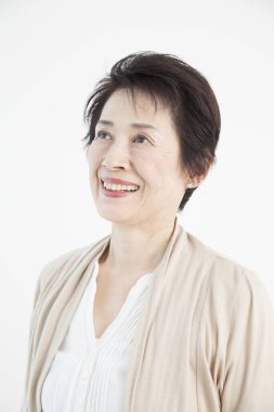 gülümseyen Asyalı bir kadın portresi