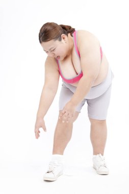 Aşırı kilolu Japon genç kadın eğitiminin stüdyo portresi