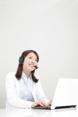 müşteri servis operatörü ile kulaklık