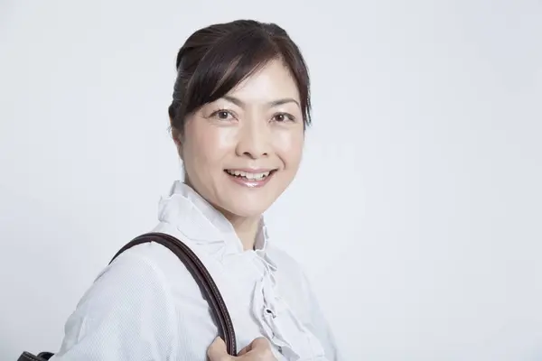 Mujer Asiática Con Una Camisa Blanca Sobre Fondo Blanco —  Fotos de Stock