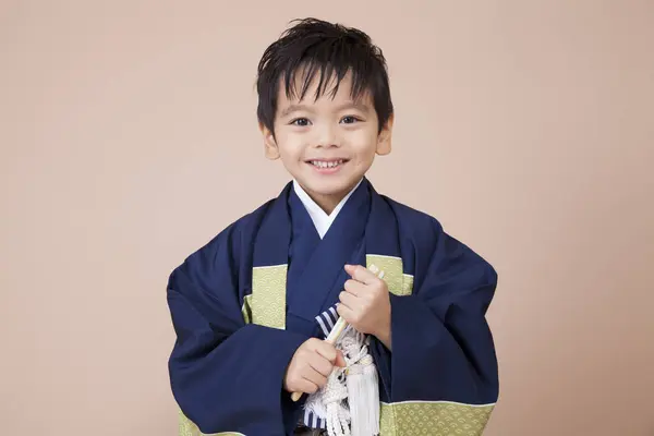 Милий Азіатський Маленький Хлопчик Традиційному Кімоно — стокове фото
