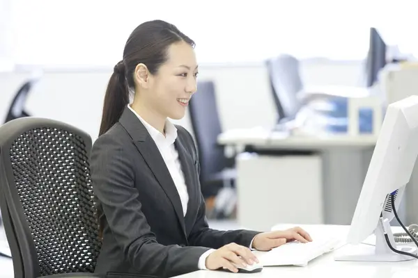 Mulher Negócios Asiática Bonita Trabalhando Escritório — Fotografia de Stock