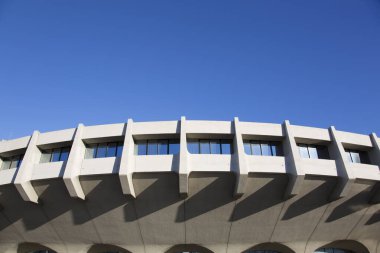 Tokyo 'daki Yoyogi Ulusal Spor Salonu, son mimar Kenzo Tange tarafından tasarlandı.