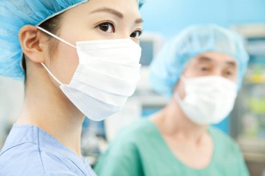 Cerrahlar ameliyathanede