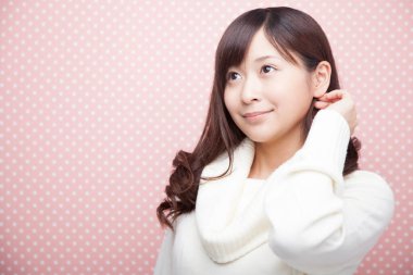 Güzel saçlı Asyalı bir kadının portresi.