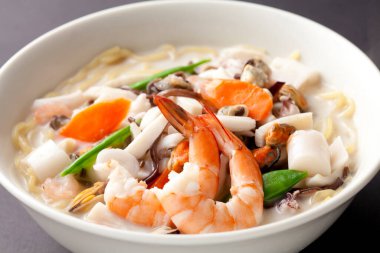 Tayland baharatlı karides çorbası.