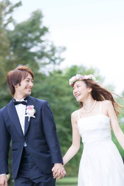 Genç ve güzel Asyalı gelin ve damat