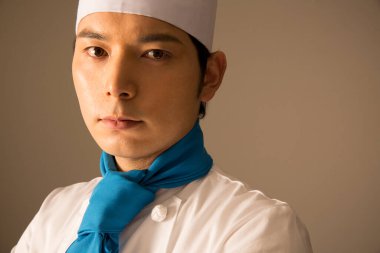 Asyalı şef, kapat.