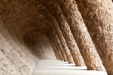 Barselona, İspanya 'daki Park Guell' de sütunlar