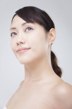 Mükemmel ciltli güzel bir Asyalı kadın. Yaklaş. Yüz bakımı ve kozmetoloji, güzellik ve kaplıca konsepti, kadın güzelliği