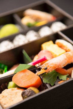 Lezzetli Asya yemeklerinin yakın görüntüsü