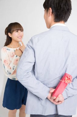 Kadın ve erkek hediye, stüdyo çekimi. 