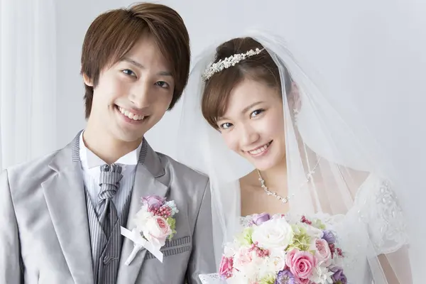 Junge Schöne Asiatische Braut Und Bräutigam — Stockfoto