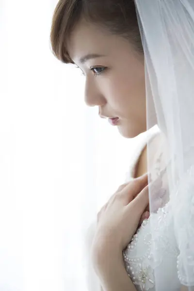 Beautiful Young Asian Bride — Stock Photo, Image