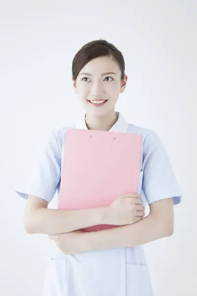 Portrait Infirmière Japonaise Tenant Presse Papiers — Photo