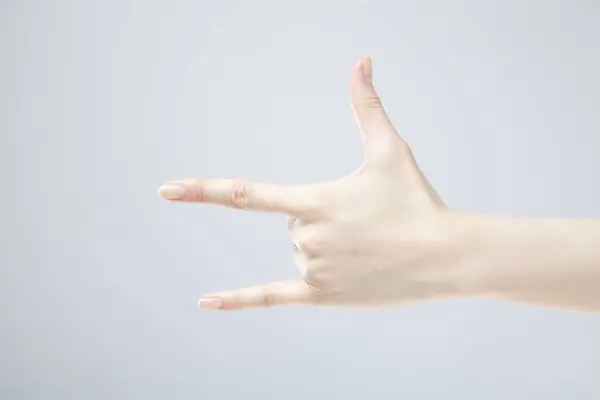 Close Van Vrouwelijke Hand Gebaren Witte Achtergrond — Stockfoto