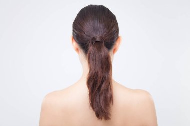 Çıplak omuzlu bir kadın. yüksek kaliteli fotoğraf