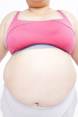 Beyaz arka planda şişman göbekli bir kadın, kesilmiş bir fotoğraf. 