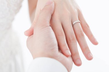 Bir çift elin kesilmiş fotoğrafı.