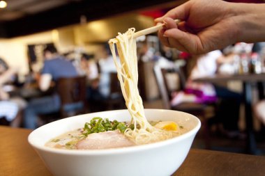 Geleneksel Japon ramenine yakın çekim