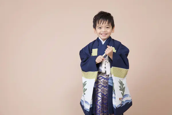 Милый Азиатский Мальчик Традиционном Кимоно — стоковое фото