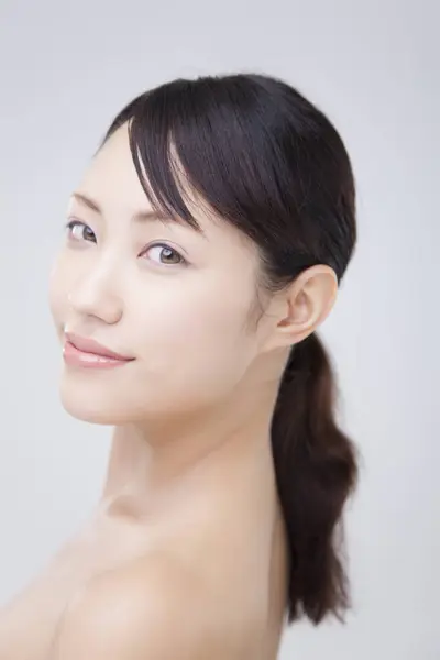 Schöne Junge Asiatin Mit Perfekter Haut Aus Nächster Nähe Gesichtsbehandlung — Stockfoto